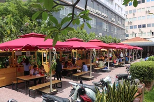 Sài Gòn: Buổi trưa ăn gì ở Công viên Bách Tùng Diệp?